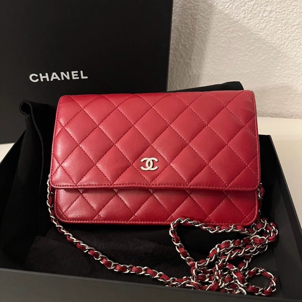 Authentic CHANEL Classic Wallet On Chain